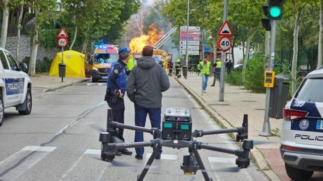 Un dron comprueba el estado de los colegios mayores afectados por el escape de gas.