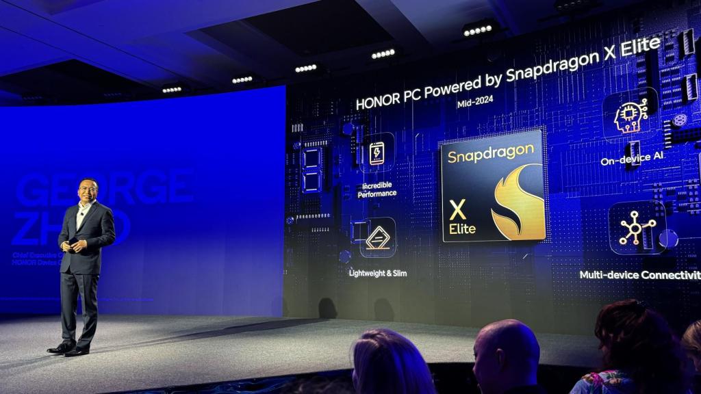 Zhao, anunciando su próximo PC con Snapdragon X Elite.