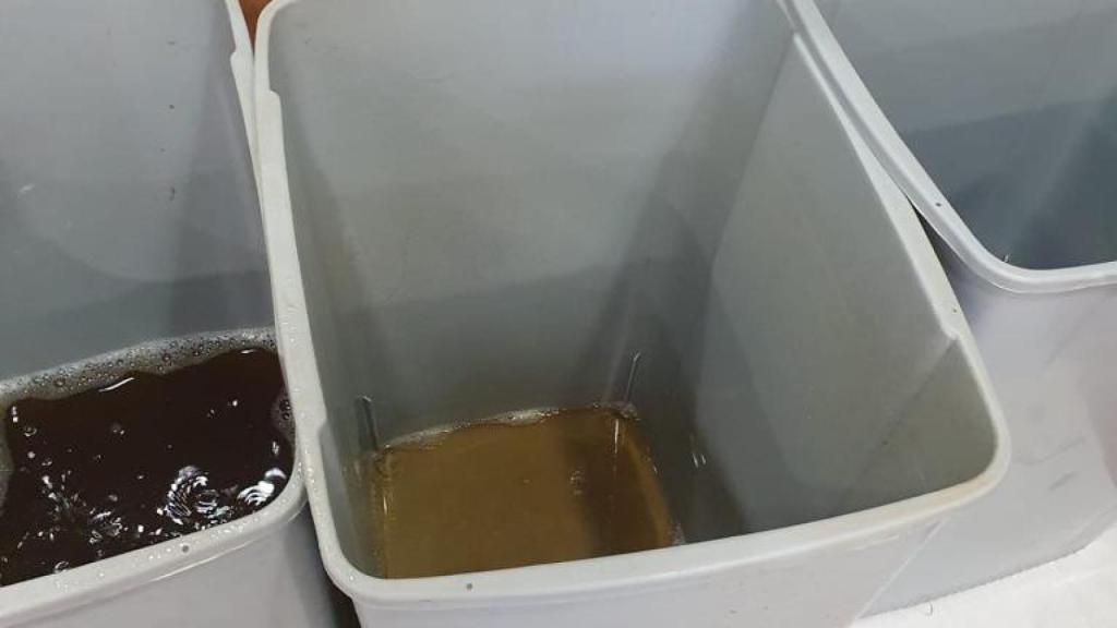Cubos para recoger las goteras en los juzgados de Torrijos