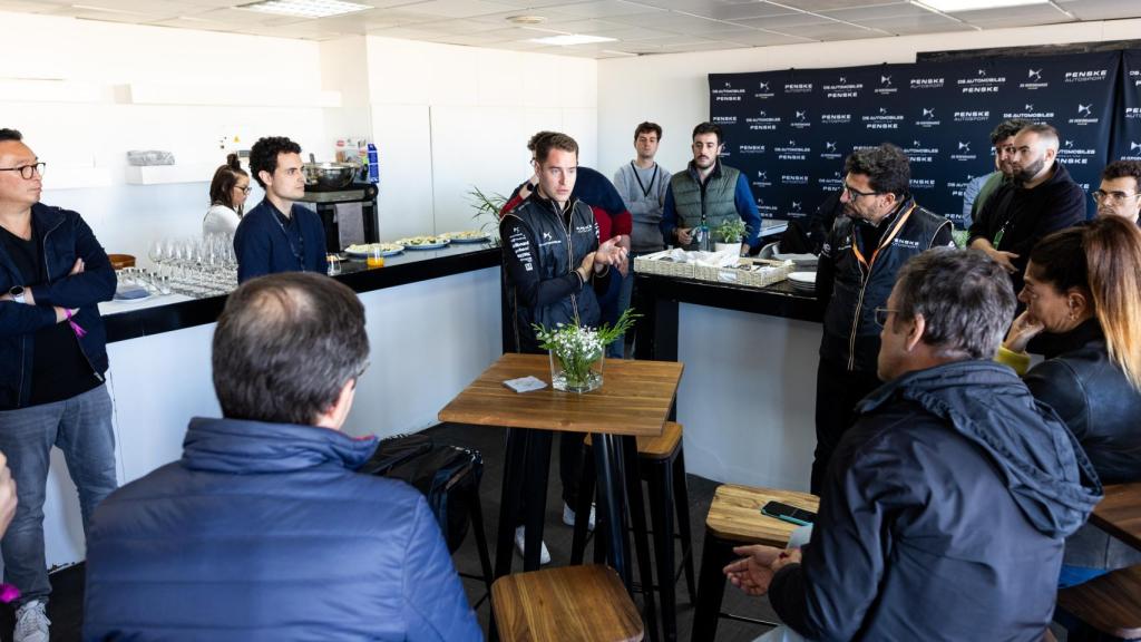 Stoffel Vandoorne, en un encuentro con los periodistas en el Circuito Ricardo Tormo.