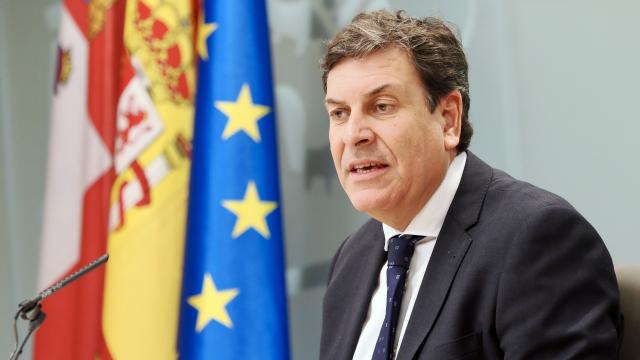 El consejero de Economía y Hacienda y portavoz, Carlos Fernández Carriedo, comparece en rueda de prensa posterior al Consejo de Gobierno