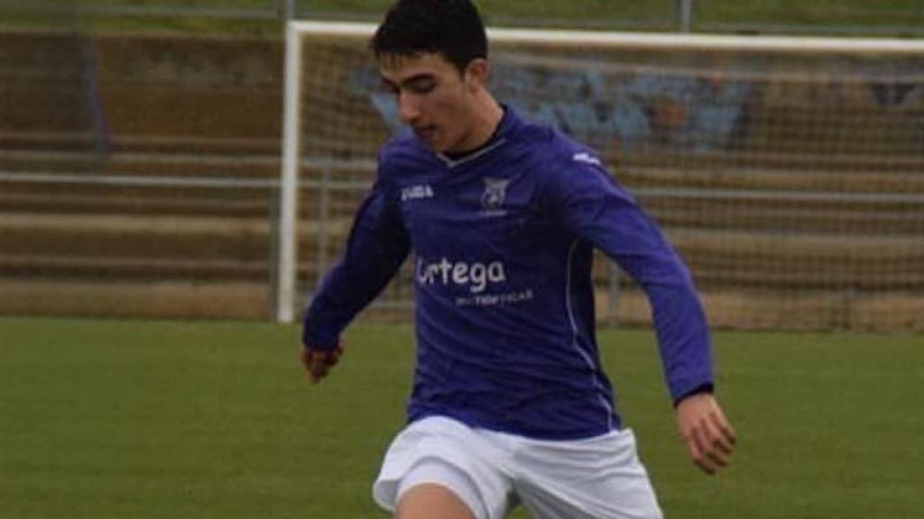 Manuel Centeno vistiendo la elástica del Ud San Lorenzo Zamora