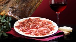 Cómo elegir un buen jamón ibérico según los expertos