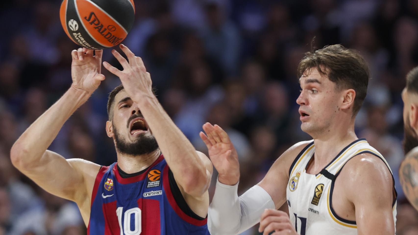 Hezonja defiende a Kalinic.
