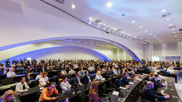 Multitudinaria afluencia de público en la primera jornada de Valencia Digital Summit 2023.