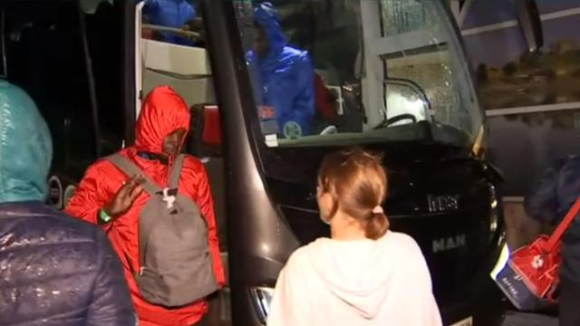 Los migrantes, este martes, llegando a Malpartida de Cáceres (Extremadura).