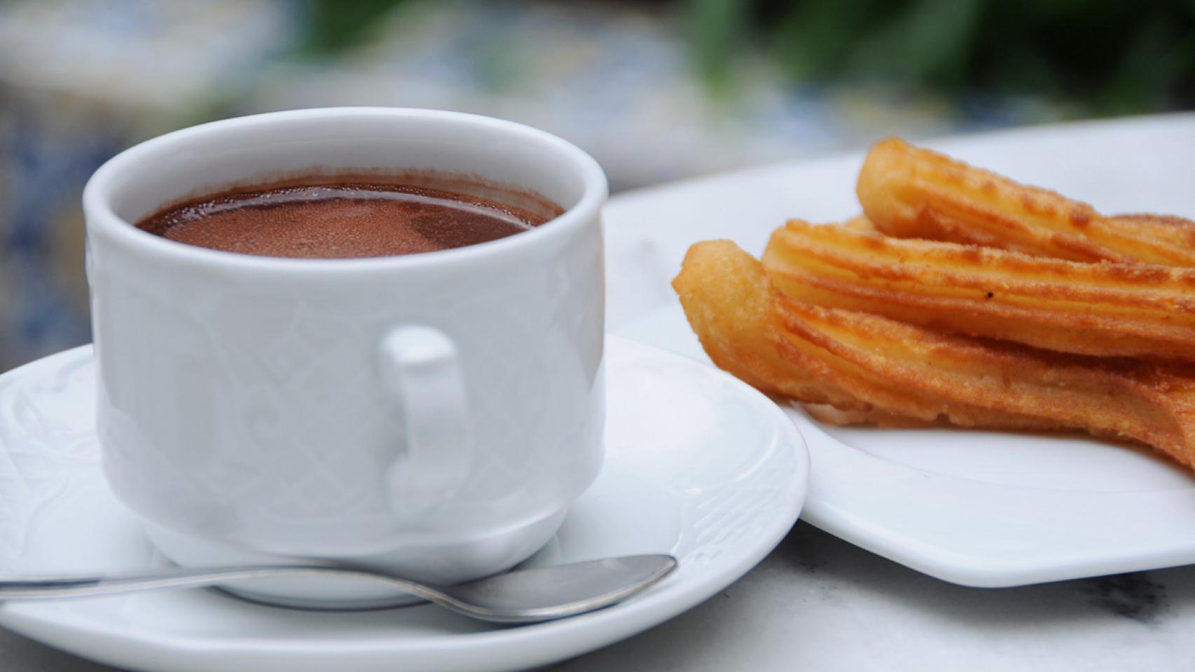 Los churros con chocolate más exquisitos se preparan en este rincón de Zaragoza