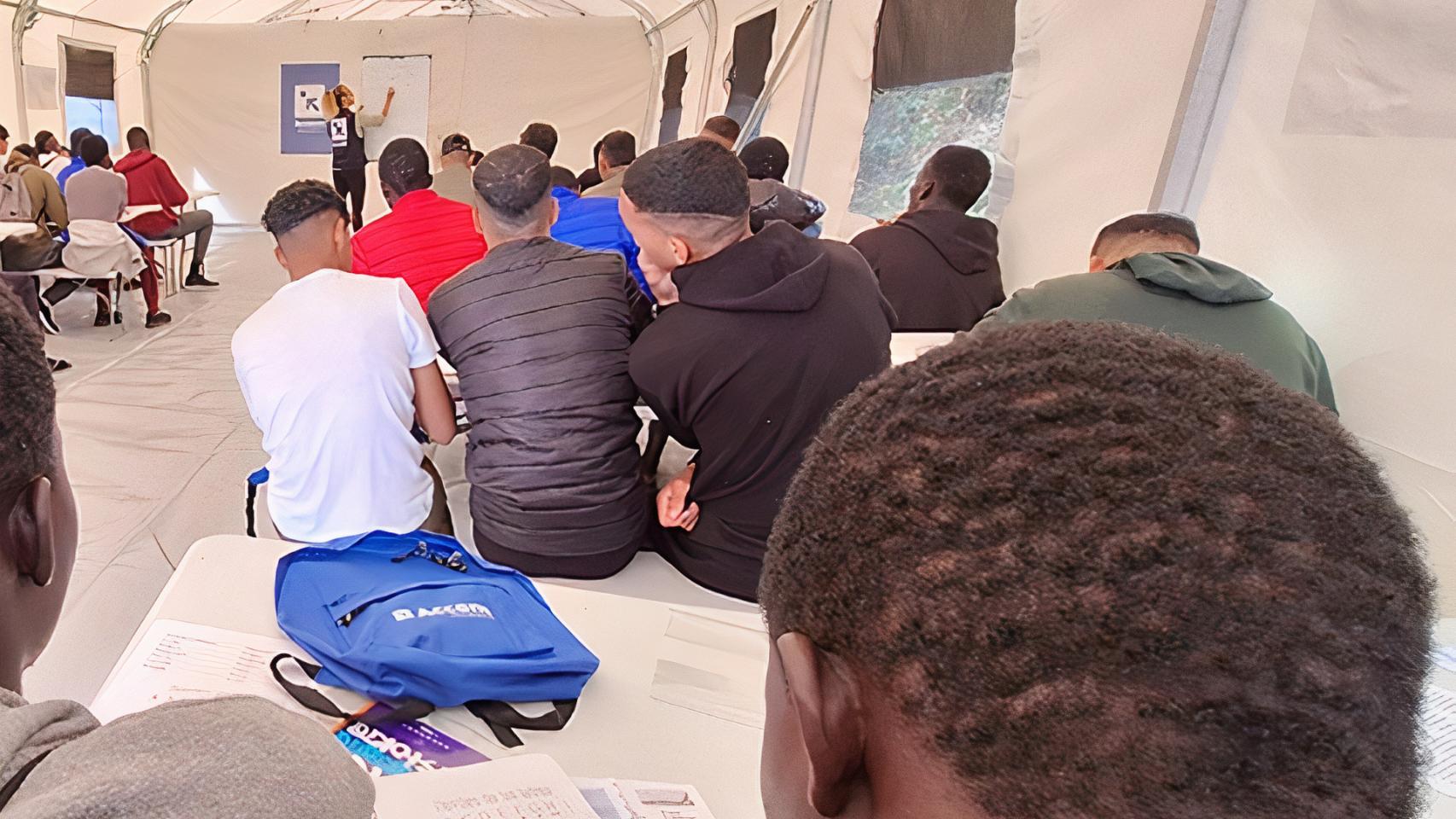 Migrantes partcipan en una actividad propuesta por Accem.