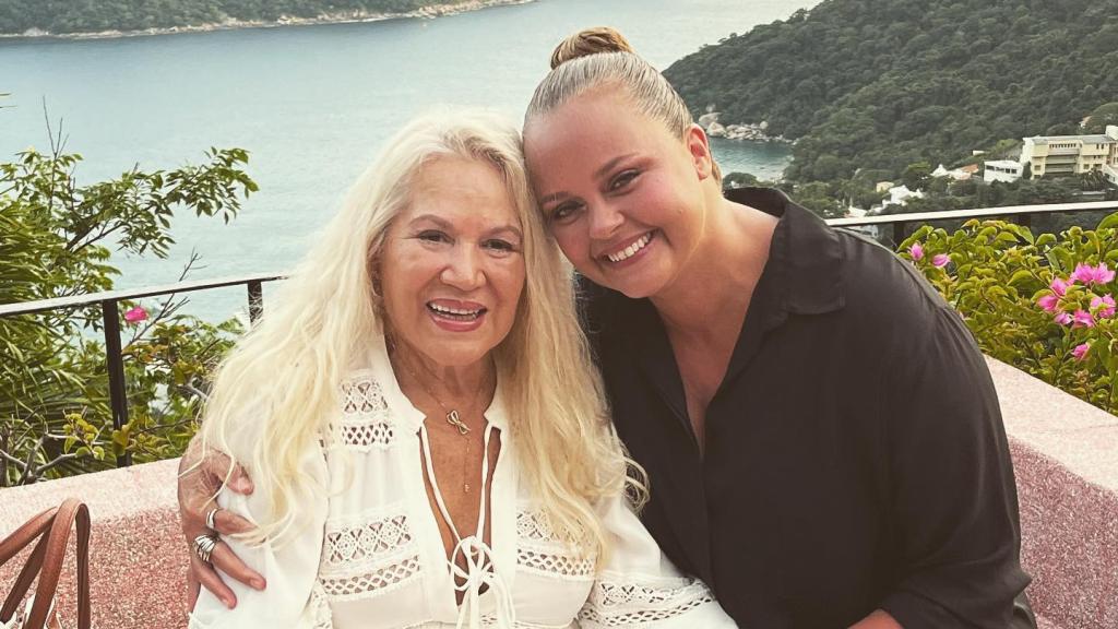 Shaila y su suegra, en una imagen de las redes sociales.