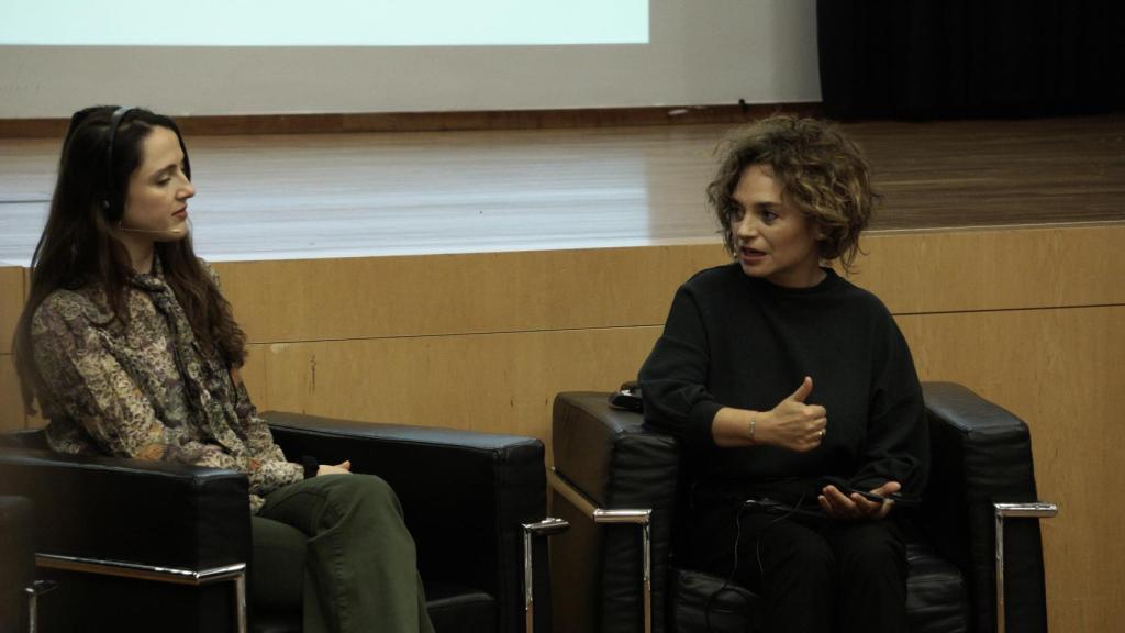 Anna R. Costa durante su intervención en la charla del Goethe- Institut.