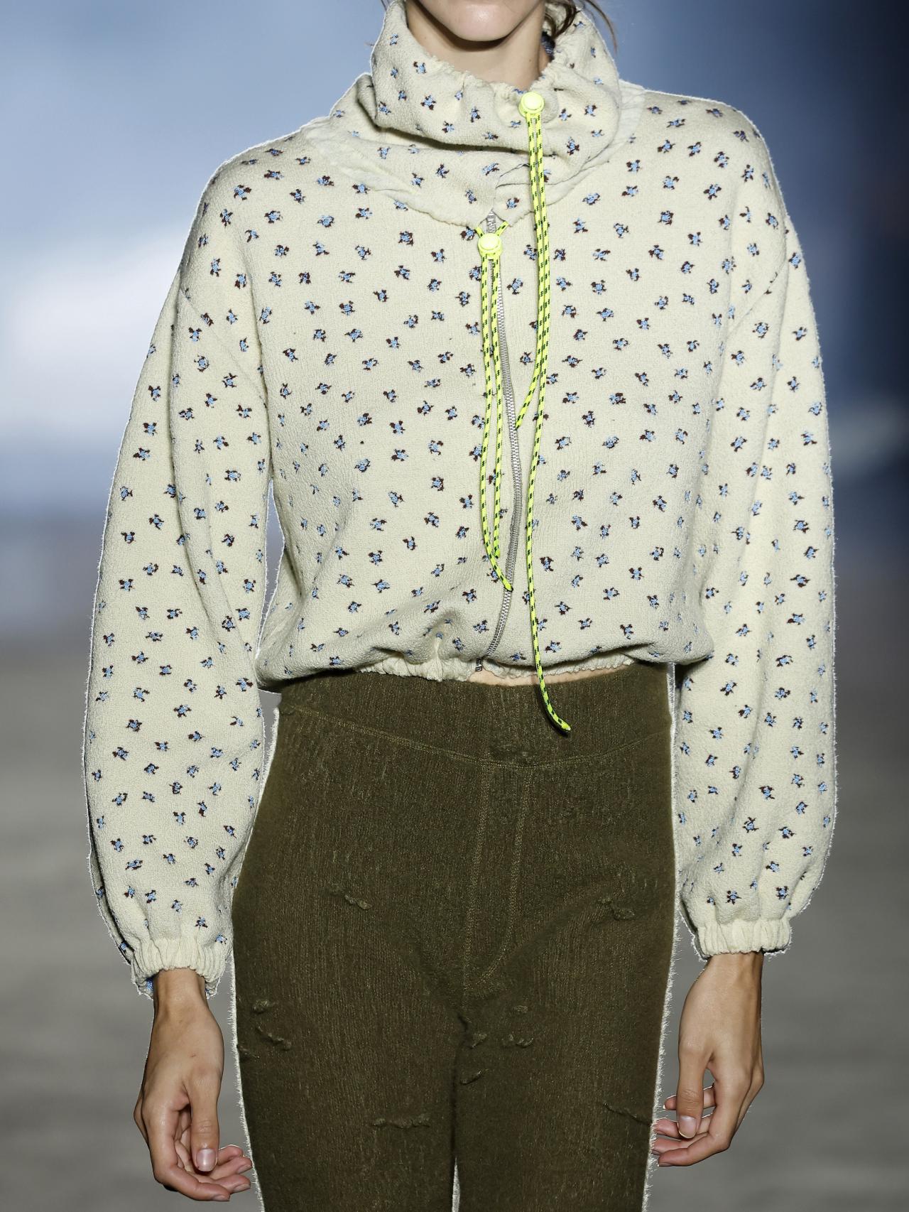 Detalle del desfile de BIELO_ OSCARLEON.