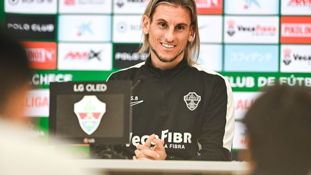 El entrenador de Elche en la rueda de prensa previa al partido contra el Tenerife.
