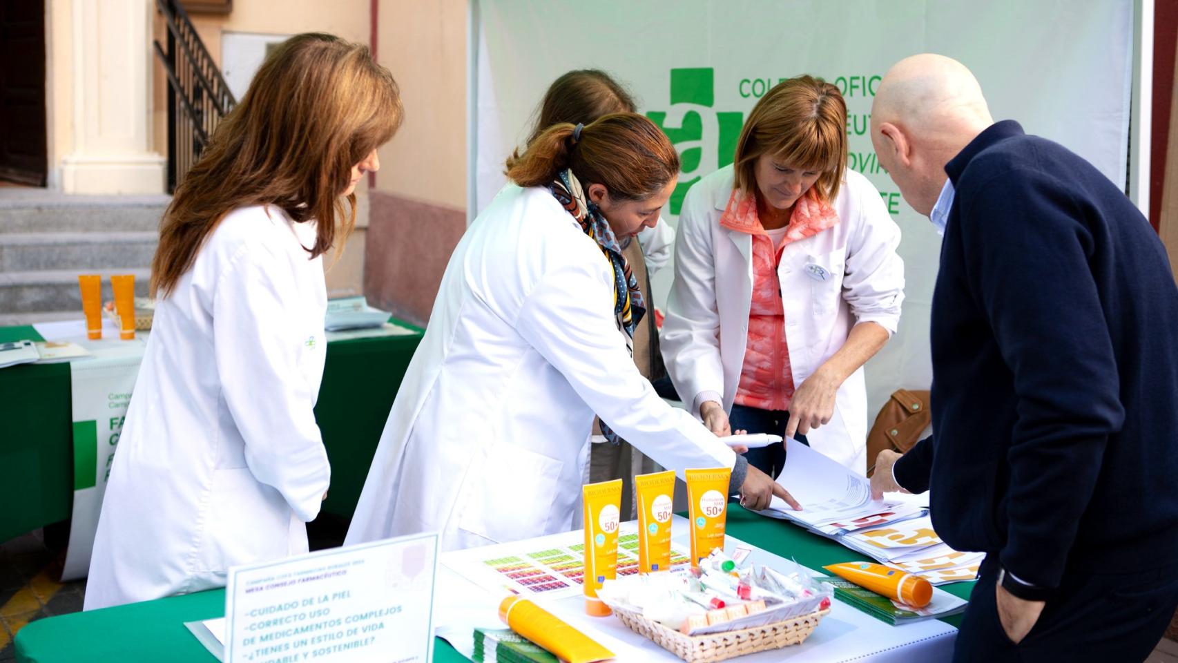 Una de las acciones realizadas durante esta semana por los farmacéuticos rurales.