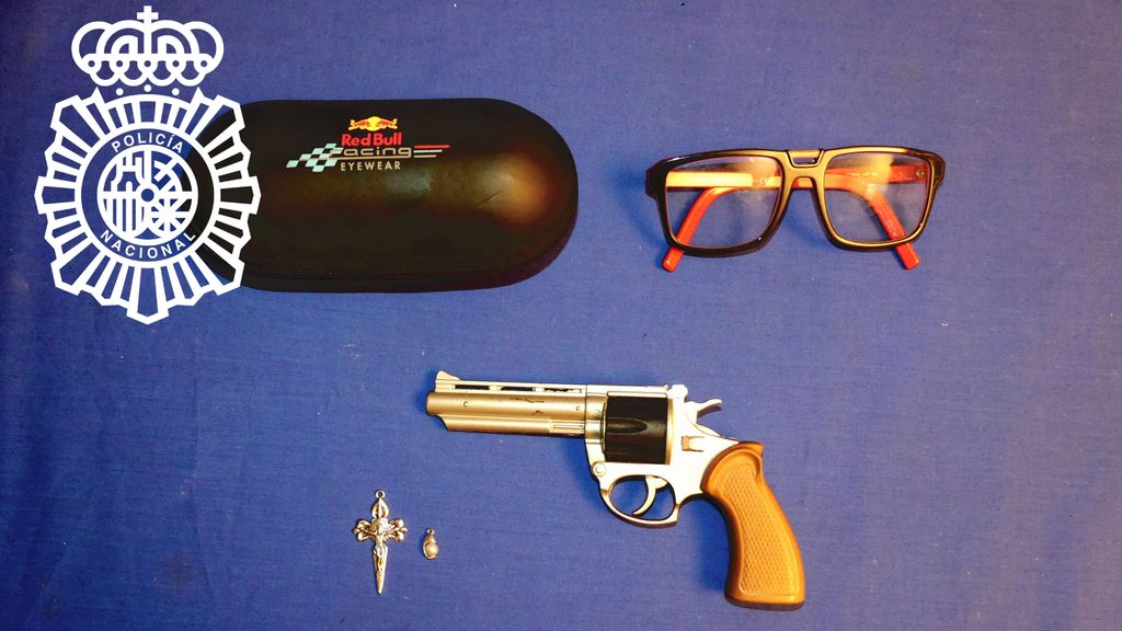Armas y utensilios incautados al ladrón de coches