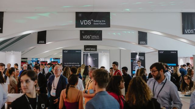 Numeroso público en la Ciudad de las Artes y las Ciencias de Valencia, en la segunda jornada de Valencia Digital Summit 2023.