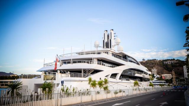 Imagen del Dynasty, atracado en el puerto de Málaga.