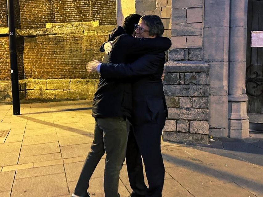 El rapero Valtònyc junto a Puigdemont.