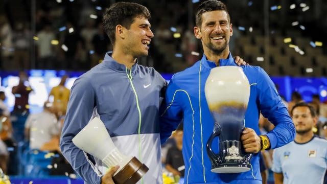 Carlos Alcaraz y Novak Djokovic tras una final del Masters de Cincinnati