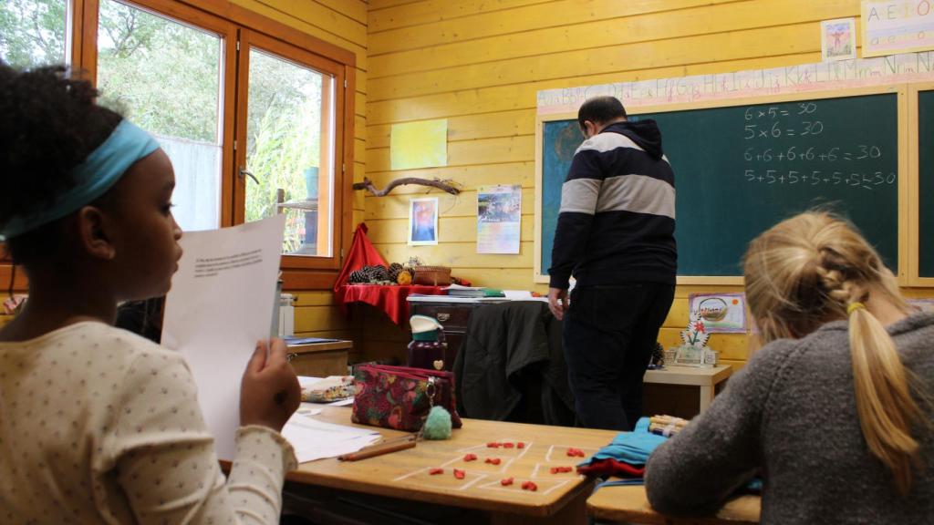 Un profesor durante la clase de matemáticas.