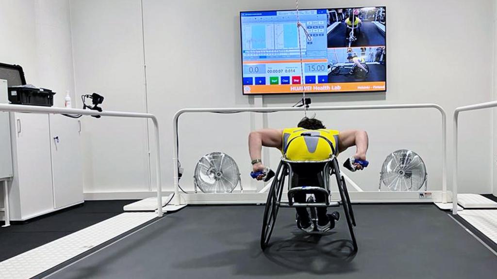 En la cinta de correr es posible conocer la frecuencia cardiaca al practicar el ejercicio.