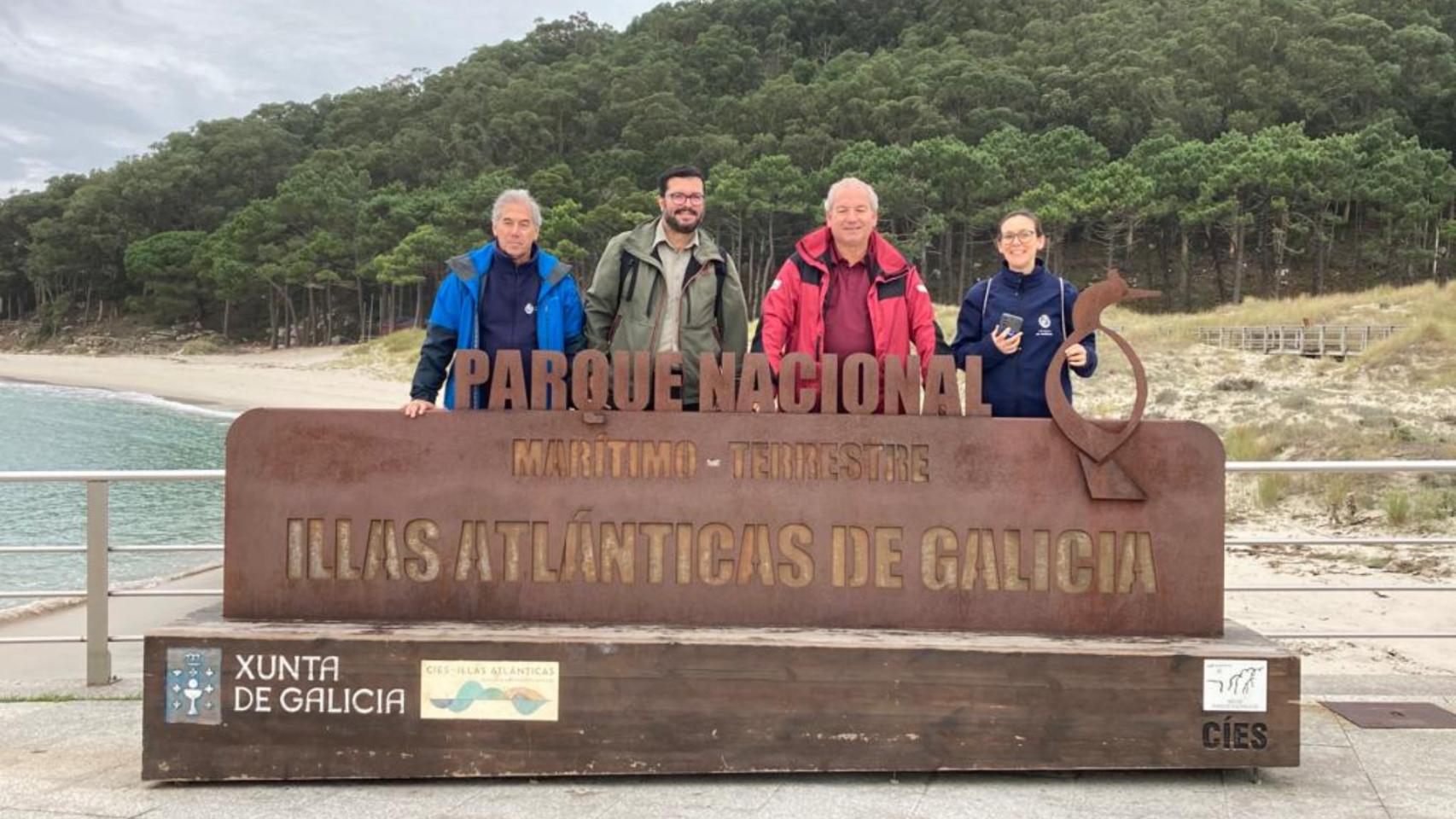 Representantes de Costa Rica y Uruguay de visita en las Islas Atlánticas.