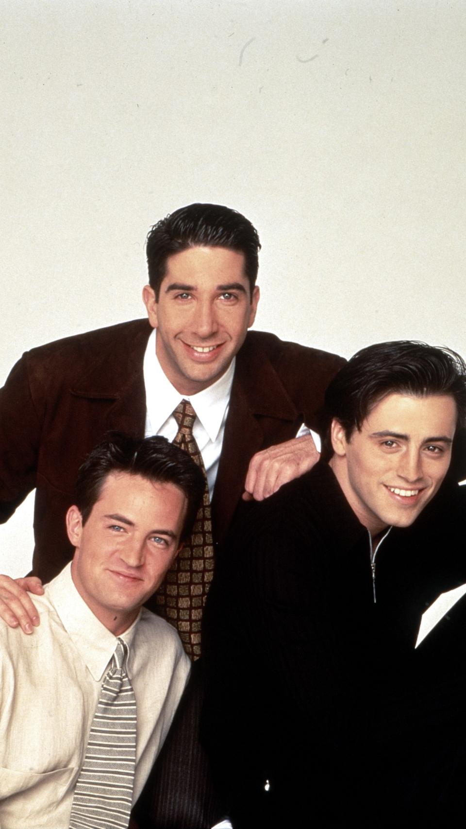 Perry junto a dos compañeros de 'Friends', David Schwimmer y Matt LeBlanc.