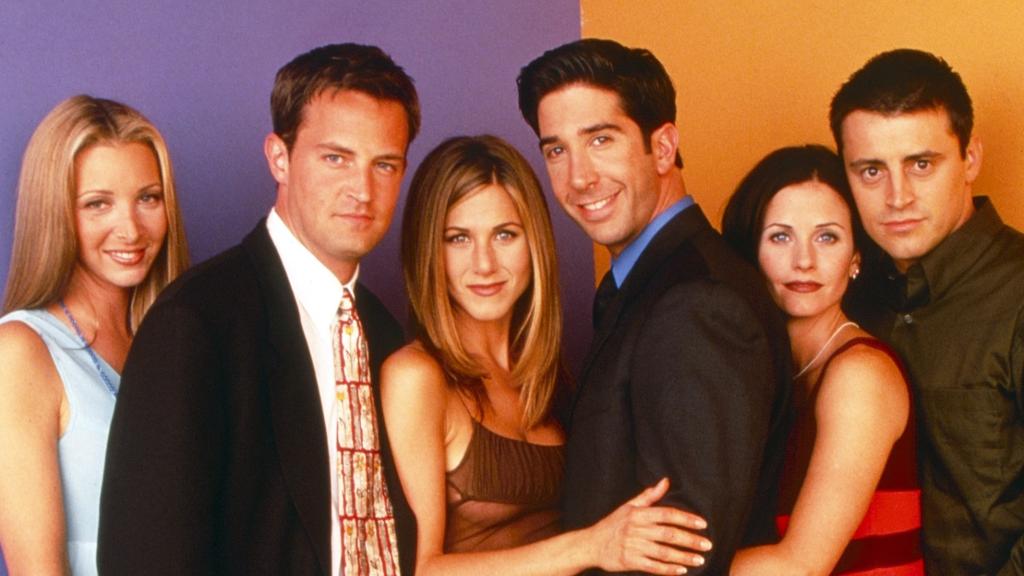 Matthew Perry junto a sus compañeros de reparto en 'Friends'.