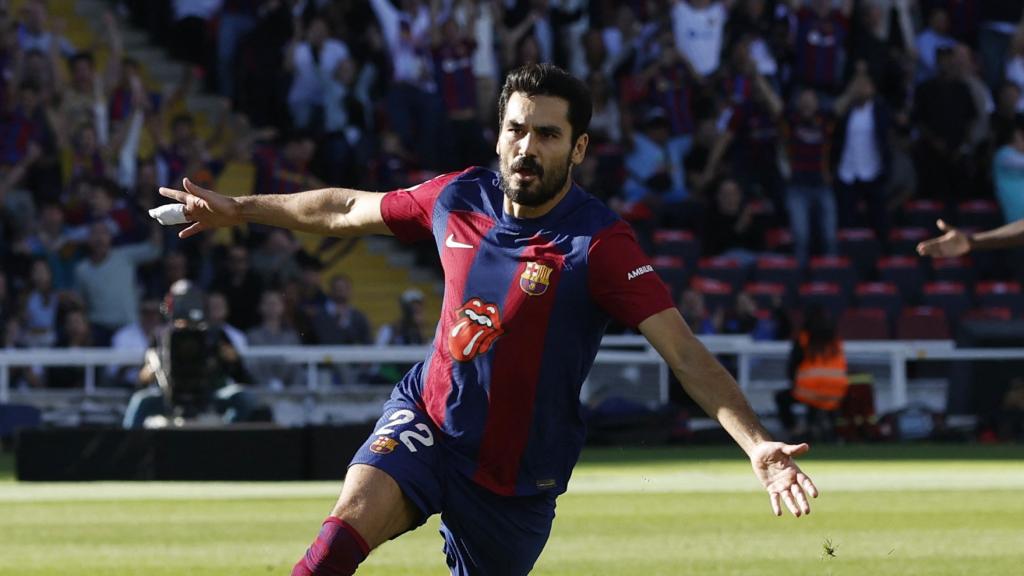 Ilkay Gündogan celebra su gol en El Clásico frente al Real Madrid con la camiseta con el logo de los Rolling Stones.