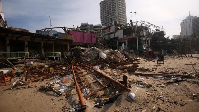 Destrozos en las playas de Guerrero tras el paso del huracán Otis