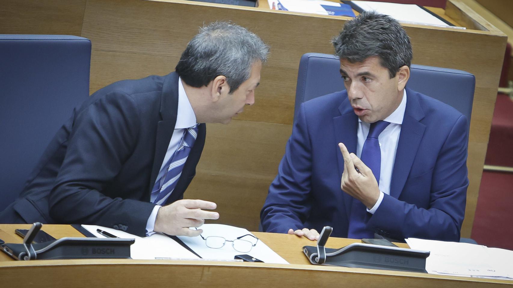 Vicente Barrera y Carlos Mazón en las Cortes Valencianas.