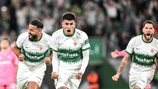 Jugadores del Elche celebrando un gol contra el Tenerife en su último partido.