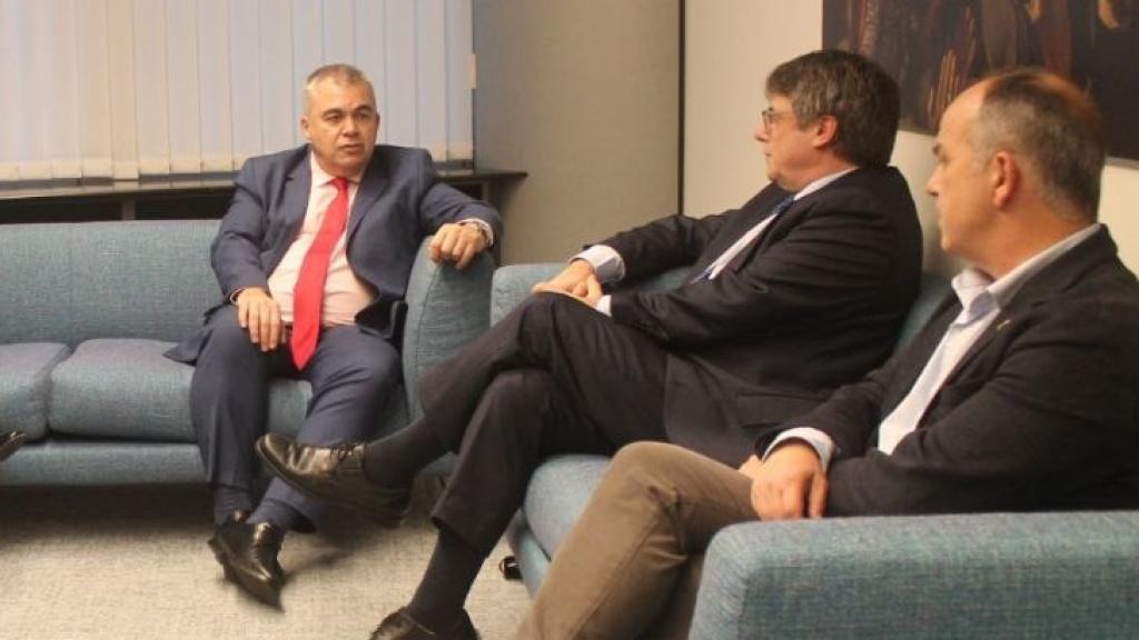 Santos Cerdán reunido con Carles Puigdemont en Bruselas.