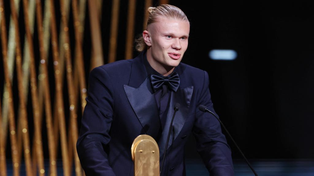 Erling Haaland recibe el premio Müller