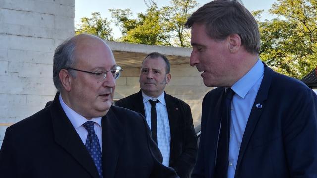 El presidente del CES Europeo Oliver Röpke junto a Enrique Cabero, del CES Castilla y León