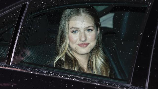 Leonor viajando en un vehículo durante una visita oficial.