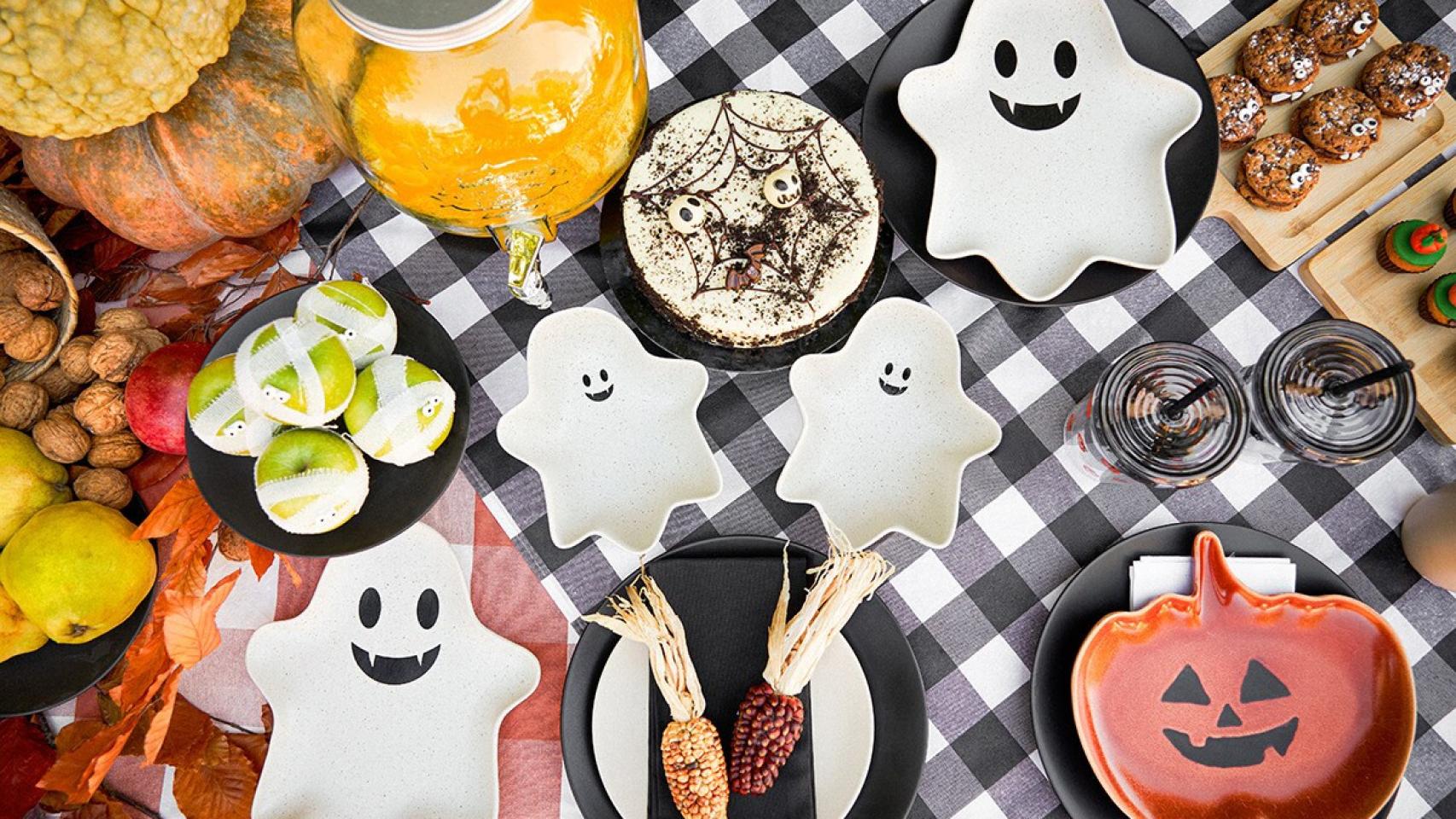 Una mesa preparada para Halloween.