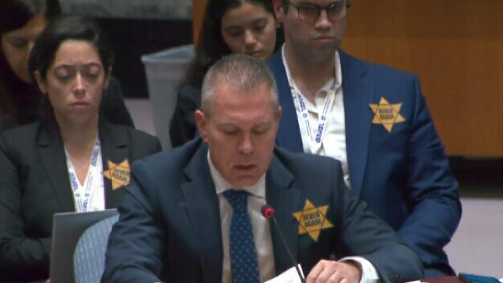 El embajador ante la ONU, Gilad Erdan, y su equipo en la ONU.