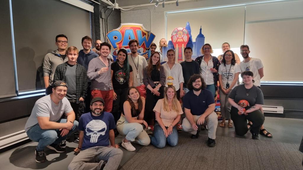 Alfonso Casado con el equipo de Mikros Animation