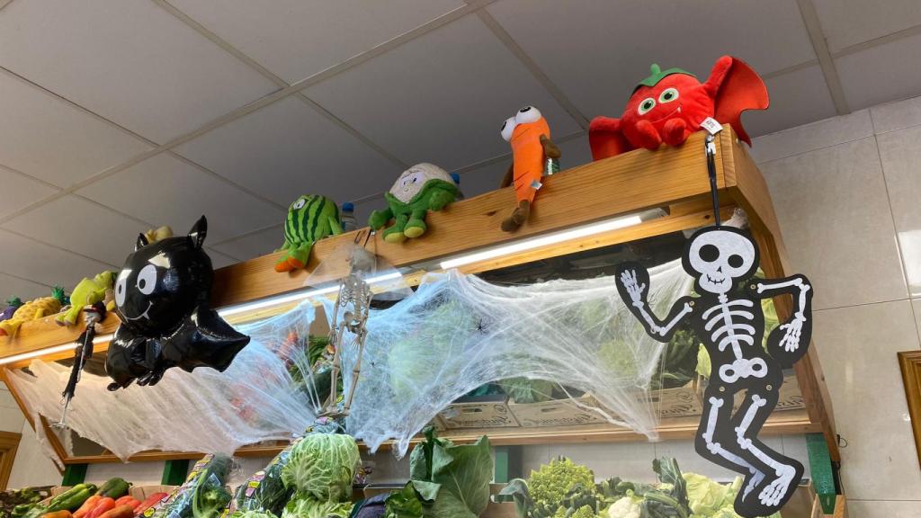 Detalles de la decoración de Halloween en una casa de Arroyo de la Encomienda