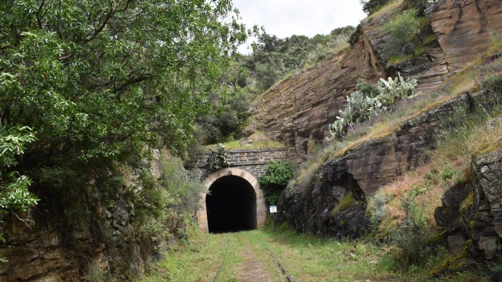 Un túnel en la Camino de Hierro de La Fregeneda