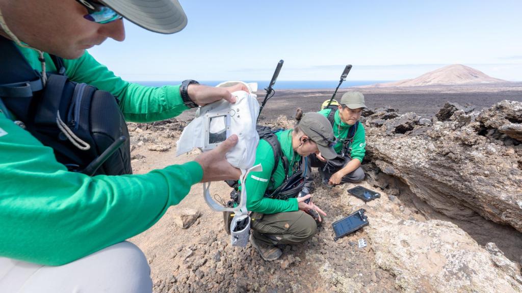 Thomas Pesquet usando la cámara en Lanzarote