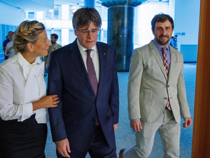 Yolanda Díaz junto a Carles Puigdemont en Bruselas.