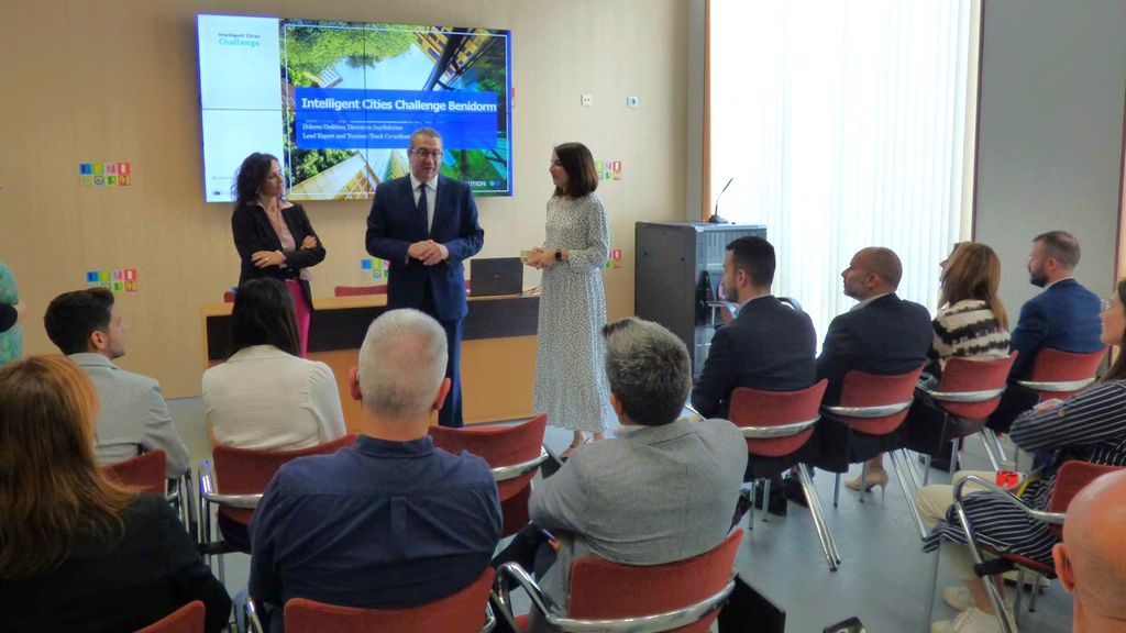 El alcalde de Benidorm, Toni Pérez, en la reunión de este martes por las ciudades inteligentes.