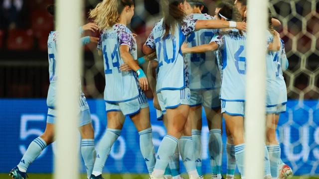 Las futbolistas españolas celebran uno de los goles ante Suiza.