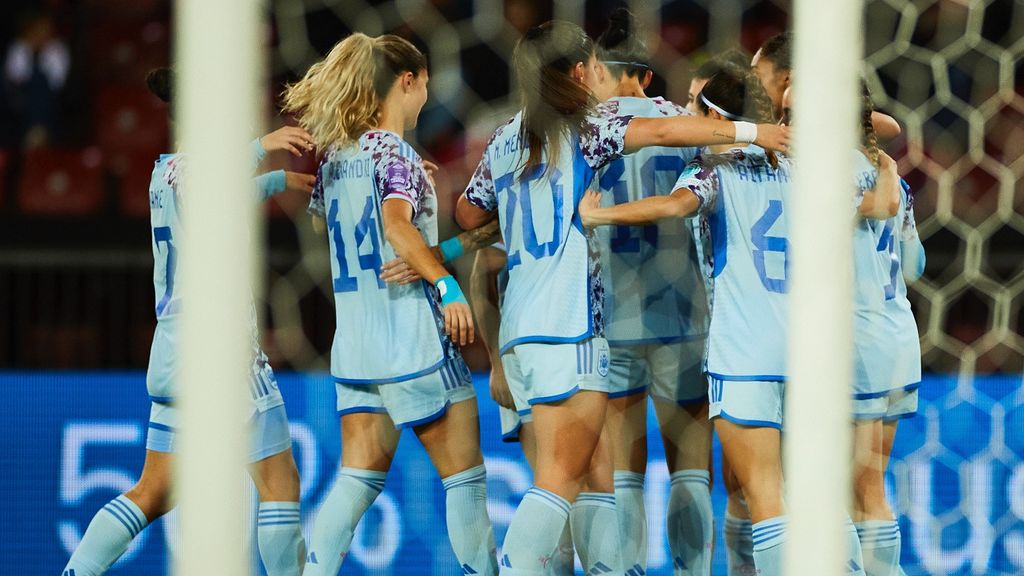 Las futbolistas españolas celebran uno de los goles ante Suiza.