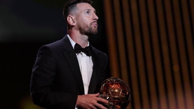 Leo Messi con su octavo Balón de Oro.