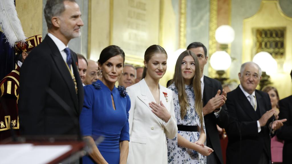 La Familia Real durante la jura de la Constitución de Leonor
