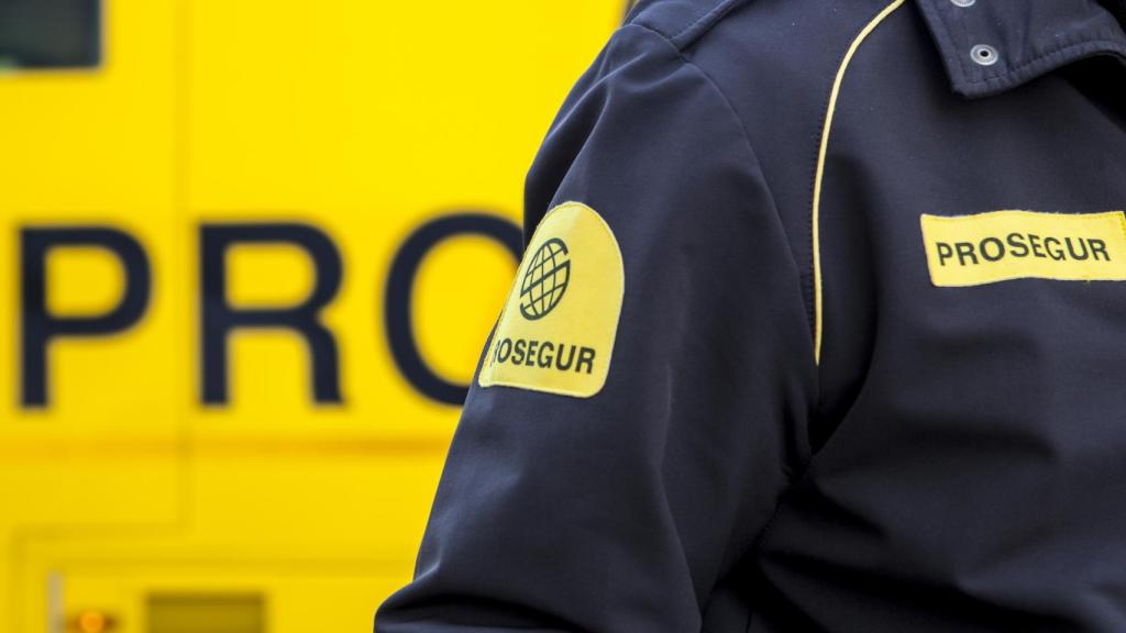 Un trabajador de Prosegur.