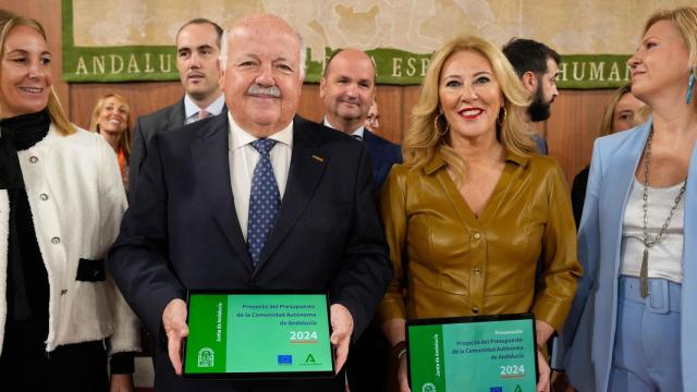 La consejera de Economía, Hacienda y Fondos Europeos, Carolina España, con el presidente del Parlamento, Jesús Aguirre, durante la presentación del proyecto de Ley de Presupuestos.