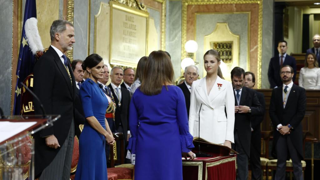 La heredera jura la Constitución ante la Presidenta del Congreso.